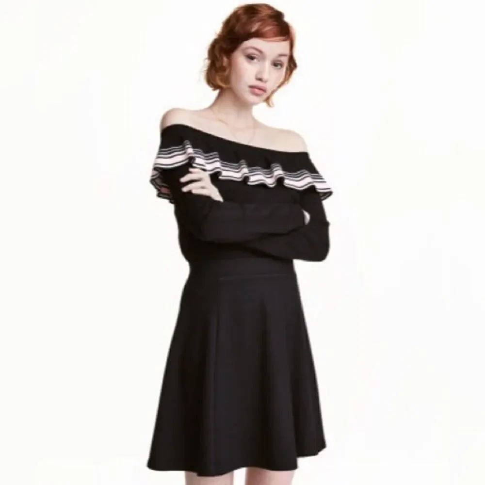 ✨H&M Black & Pink Off the Shoulder Sweater✨